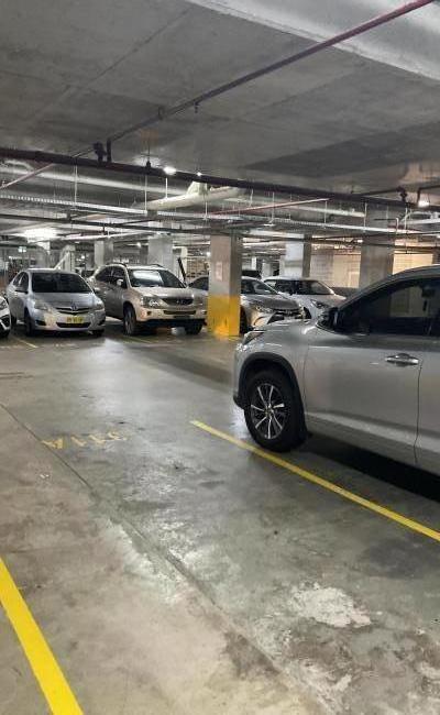 Great parking space near Meadowbank Ferry & Train station