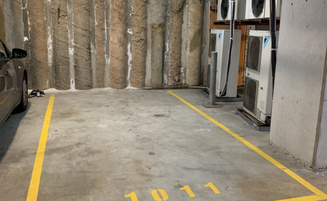 Quick and easy parking next to Edgecliff Station.
