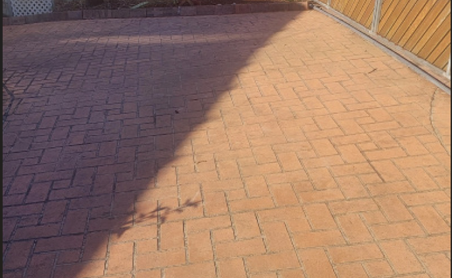 Driveway parking. 10 minutes walk to Garden city. Easy access to buses Spot #2