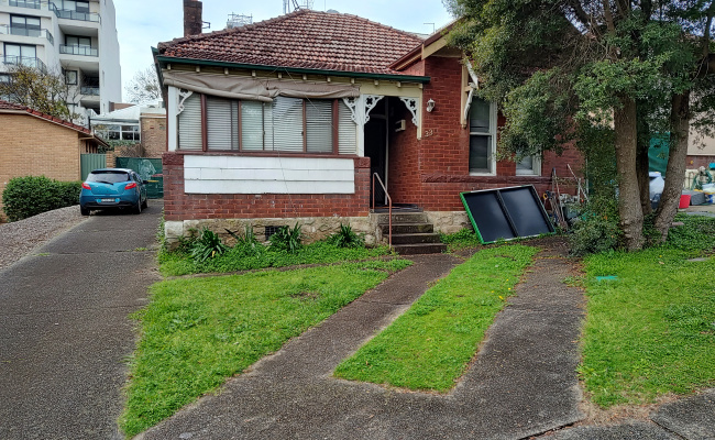 Driveway parking on Nicholson Street in Wollstonecraft New South Wales