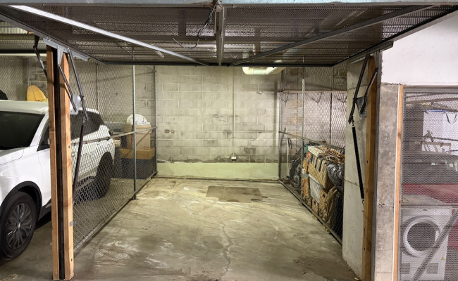Secure parking only 10-15 min walk to North Sydney, Milsons Point train or Hayes St ferry wharf