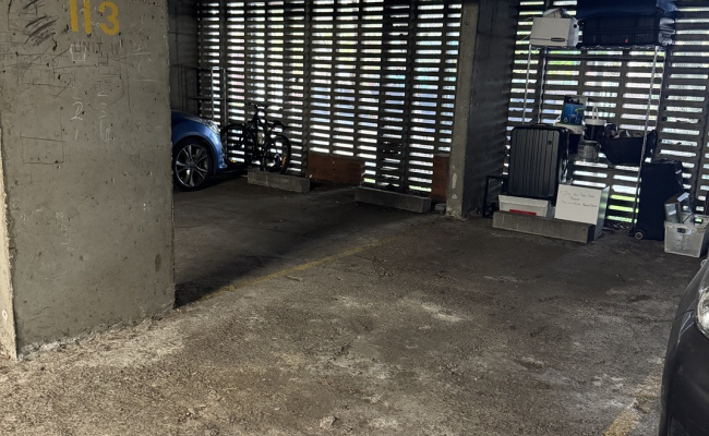Great secure parking space in Elizabeth Bay walking distance to Kings Cross station