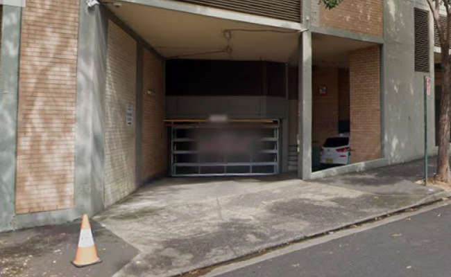 Indoor Parking Space walking distance from CBD and Hyde Park