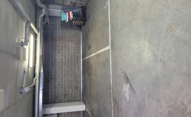 Secure garage 7min walk to Gordon train station & shopping