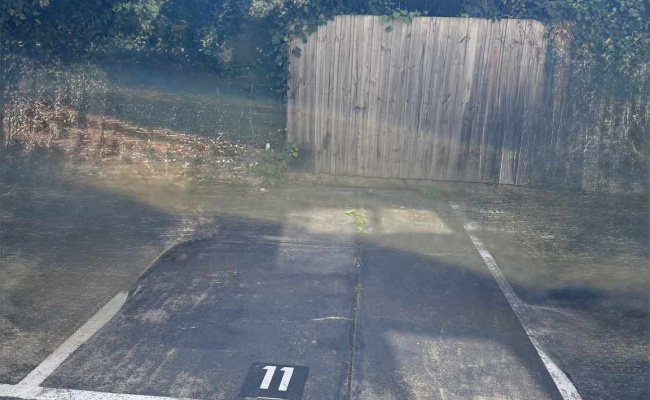 Great parking space within metres to Swinburne