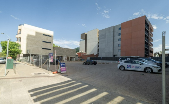 Unreserved Parking on Pirie Street