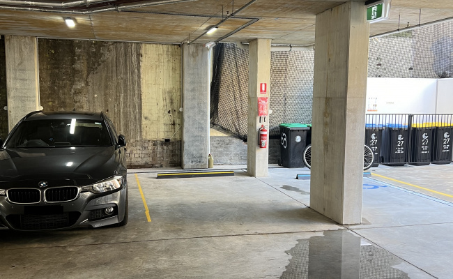 Secure undercover space 5 mins from Manly Wharf