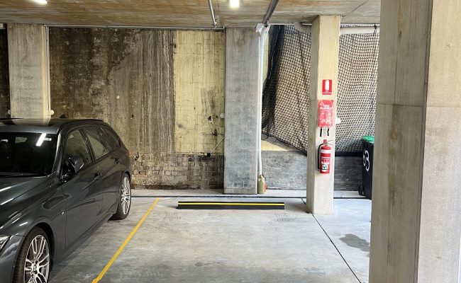 Secure undercover space 5 mins from Manly Wharf