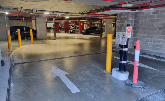 Secure parking space near train station and airport