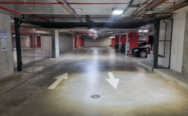 Secure parking space near train station and airport