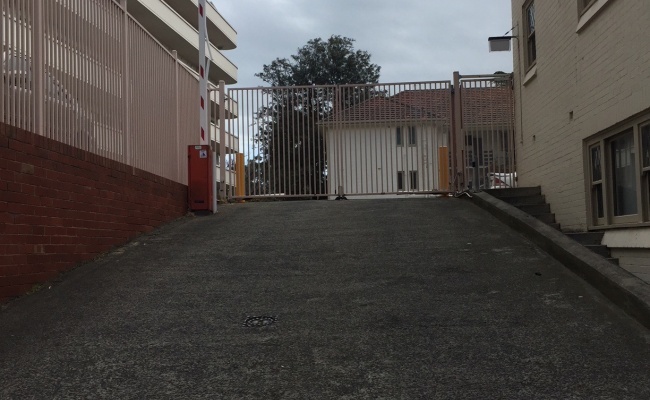 Melbourne - Secure Outdoor Parking near Alfred Hospital and Tennis World
