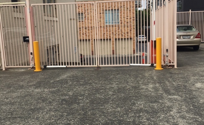Melbourne - Secure Outdoor Parking near Alfred Hospital and Tennis World