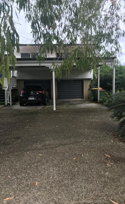 Great boat/van/car parking. Near boat ramps to Southern Moreton Bay
