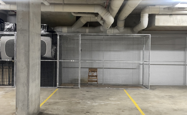 Car space with large storage cage Alexandria close to Rosebery