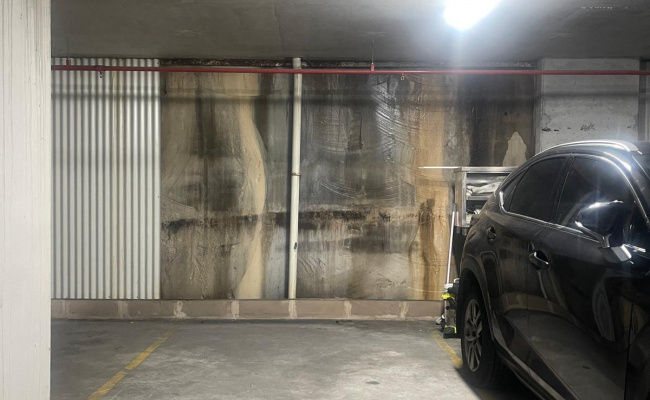 Secured parking space in Gordon