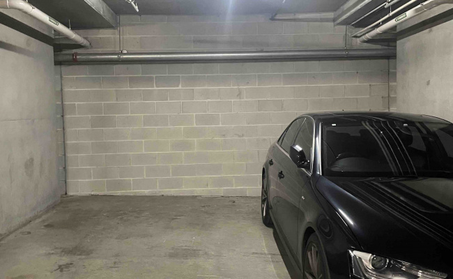 South Yarra - Great Secure Undercover Parking Near Big W and Train Station