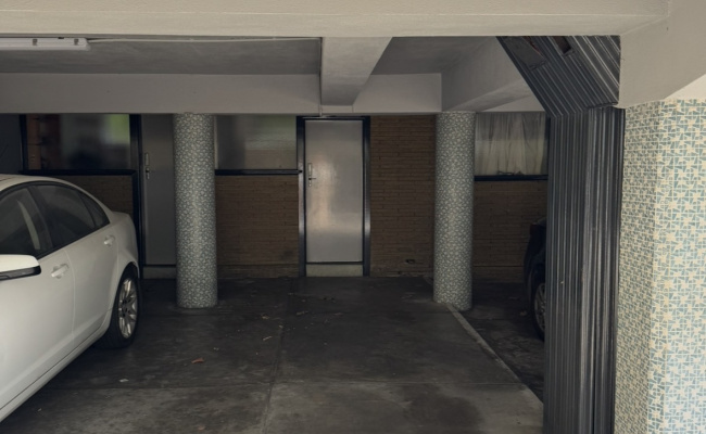 Great spacious undercover parking space South Yarra
