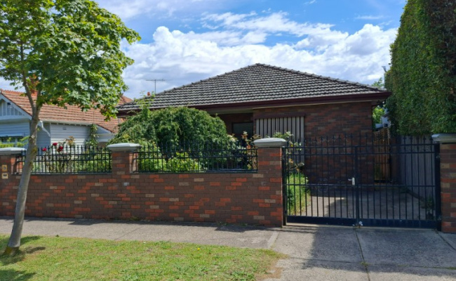 Driveway parking on Royston Avenue in Malvern East Victoria