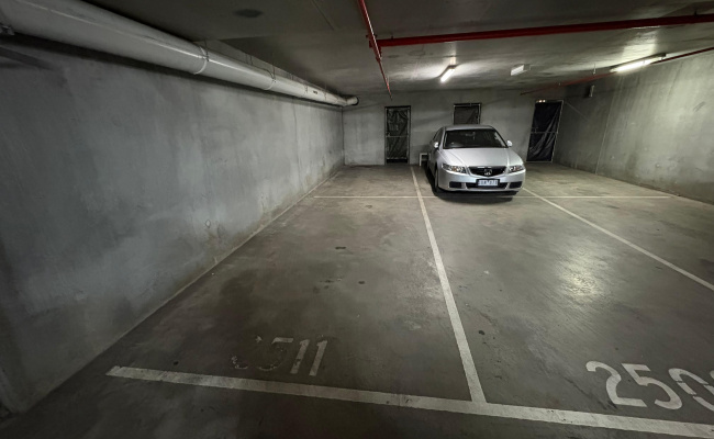 Great parking space near southern cross station