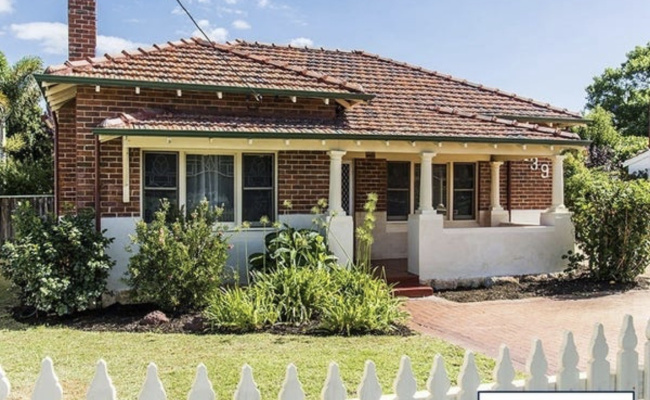BEAUTIFULLY LOCATED CLOSE TO HIGHWAYS & PERTH CITY
