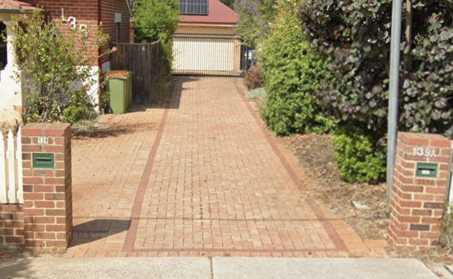 BEAUTIFULLY LOCATED CLOSE TO HIGHWAYS & PERTH CITY