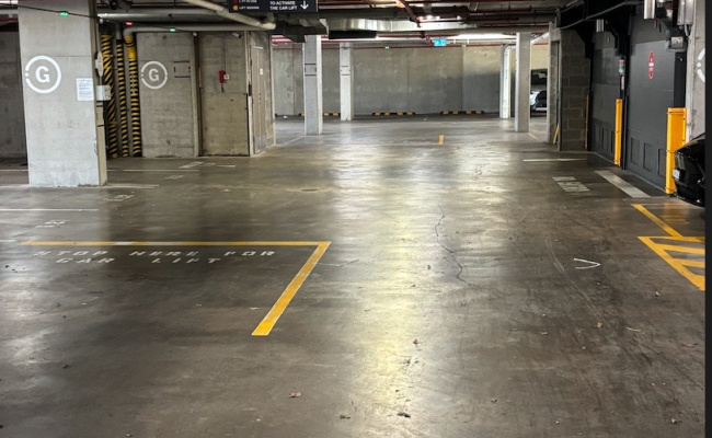 Unreserved Monthly Parking next to Sydney Airport 