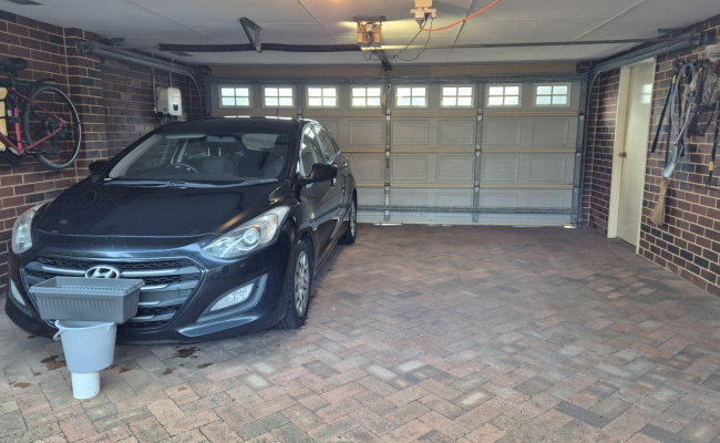 Space in a double garage in Innaloo!