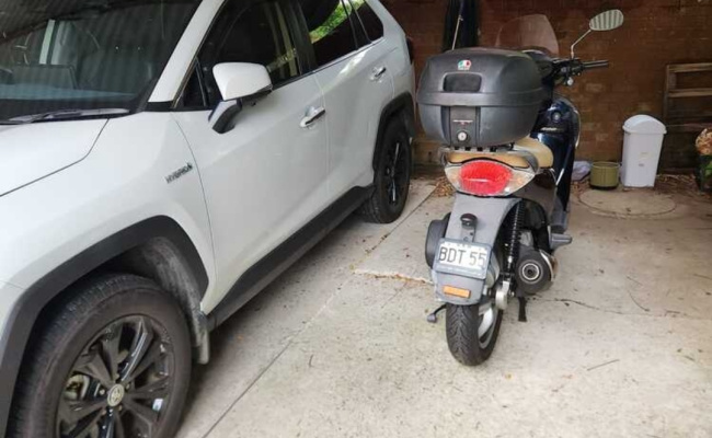 Motorcycle parking available - 5 min from station