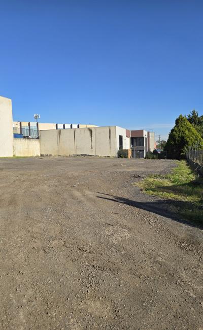 Large parking yard available to rent 7 mins from Melbourne Airport.