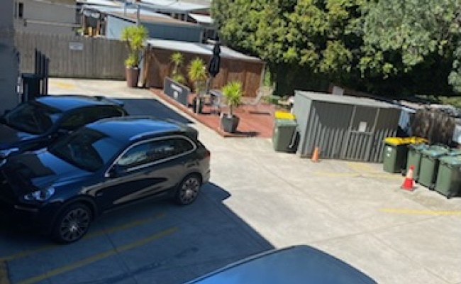 East Melbourne - Secure Outdoor Parking - WORK DAYS (6am-6pm)