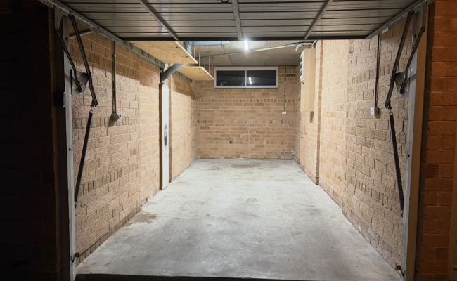 Lock up garage parking on soldiers avenue in Freshwater