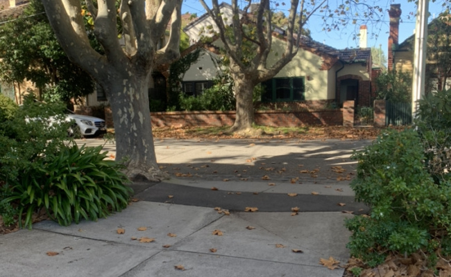 Elwood - Safe, Hidden Lot close to Public Transport