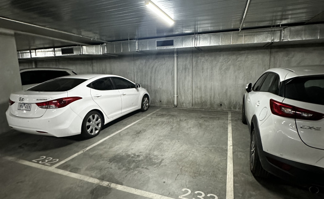 Cheap Basement Carpark near Southern Cross/Flagstaff Station and tram to CBD