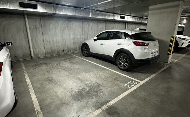 Cheap Basement Carpark near Southern Cross/Flagstaff Station and tram to CBD