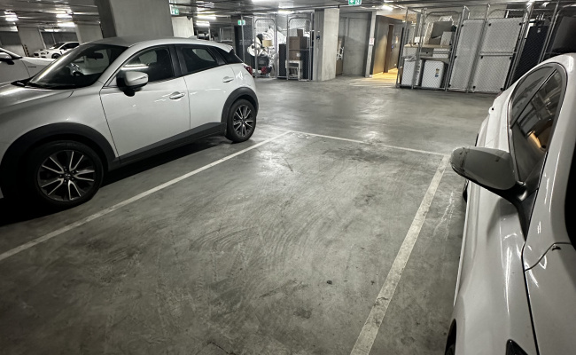 Cheap Basement Carpark near Southern Cross/Flagstaff Station and tram to CBD