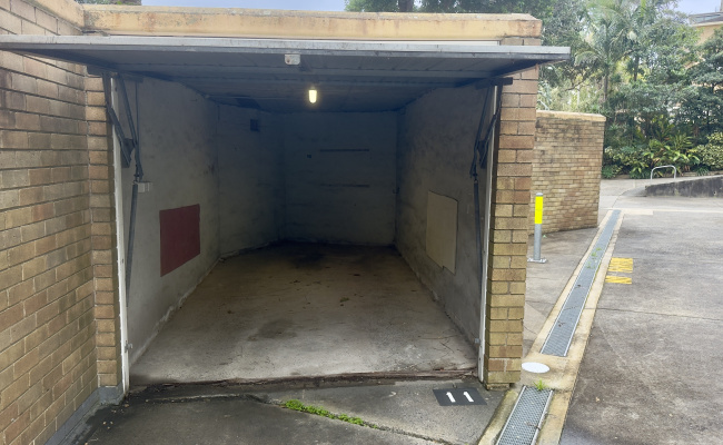 Parking space 5 min walk to bus stop into the City