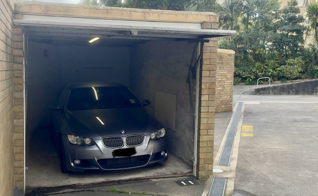 Parking space 5 min walk to bus stop into the City