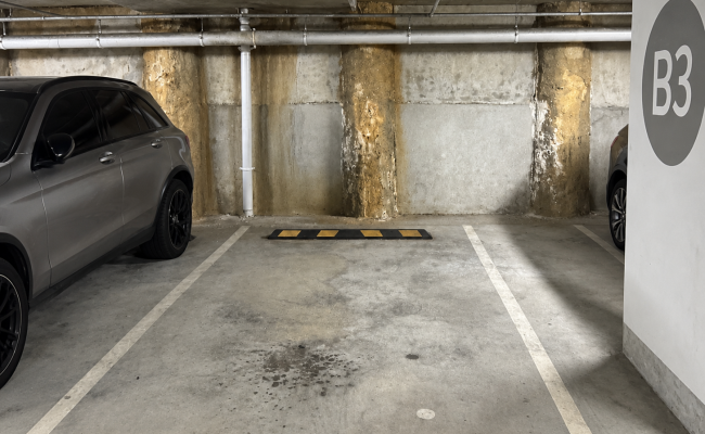 Great Parking Space near Anzac Station