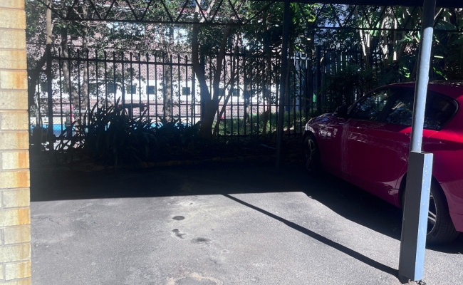 Undercover park - 5min to Edgecliff station