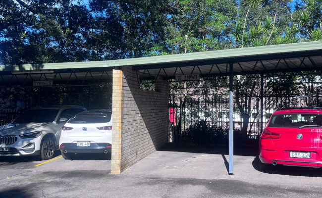 Undercover park - 5min to Edgecliff station