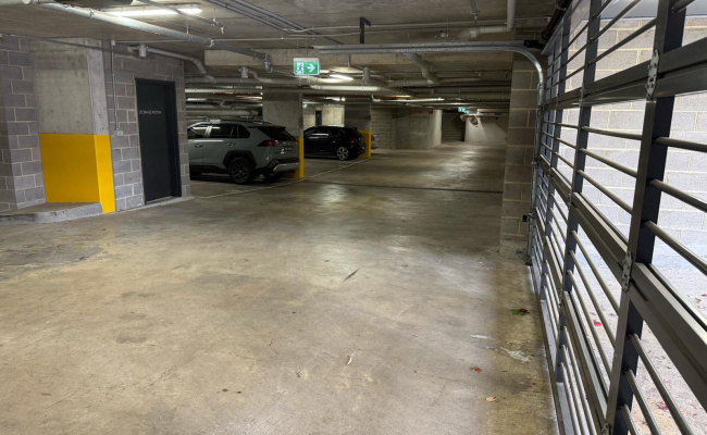 CAR PARKING SPACE FOR LEASE, Near North Melbourne Station