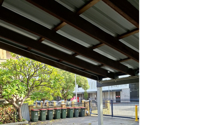 GREAT PARKING SPACE CLOSE TO THE CBD AND NORTHBRIDGE PLUS WOOLWORTHS IS JUST OVER THE ROAD