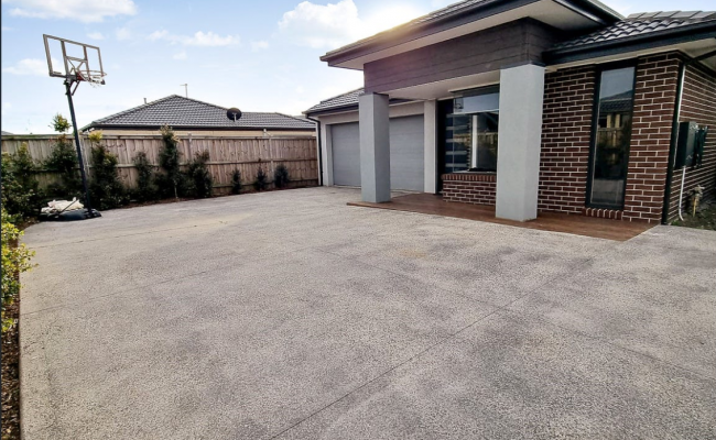 Driveway parking on Tara Boulevard in Officer Victoria