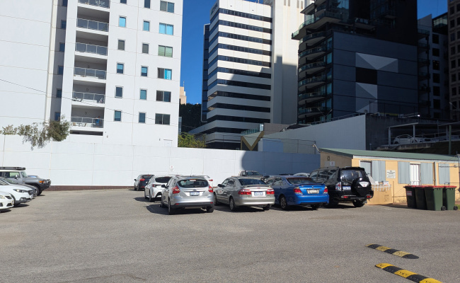 Great Outdoor Parking Space close to Elizabeth Quay & CBD