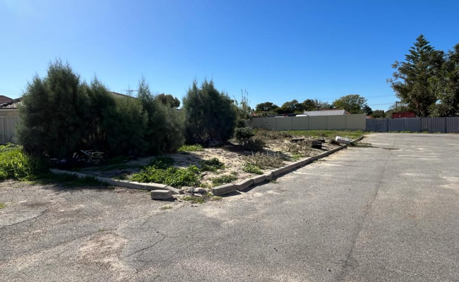 Outside parking on Toodyay Road in Middle Swan Western Australia