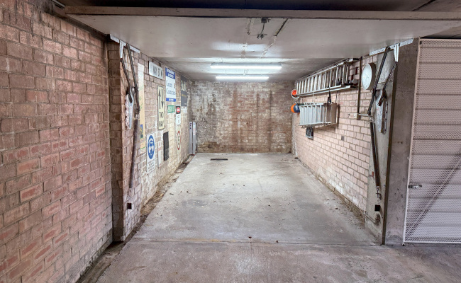 Parking 15mins from CBD with great public transport