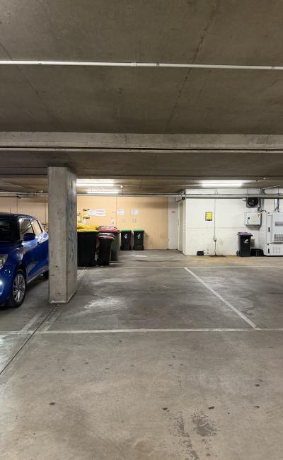 Richmond close to CBD private car space