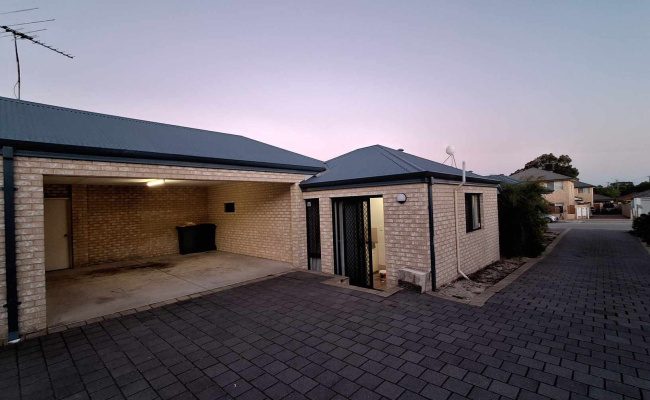 Secure Carport Parking in Bentley Walk to Curtin Uni and 12km to Airport