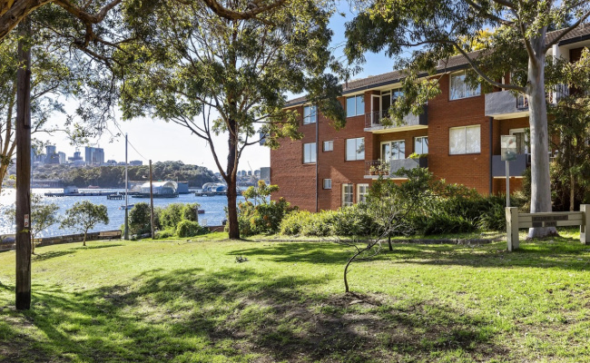 Fantastic Car Space near the Birchgrove Wharf
