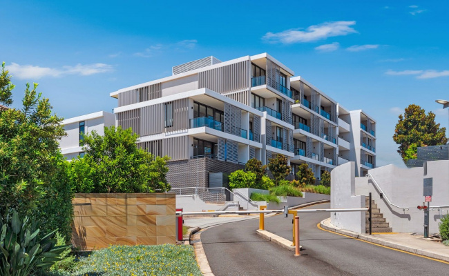 5mins walk to Macquarie Business park